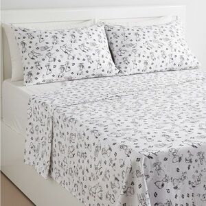 White and Black Patterned Bedding Set